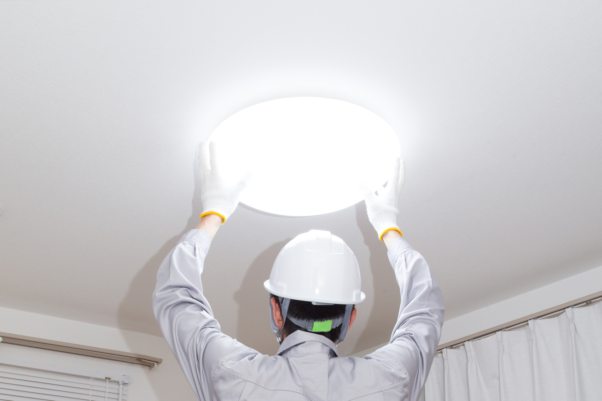 LED照明の取り付け作業